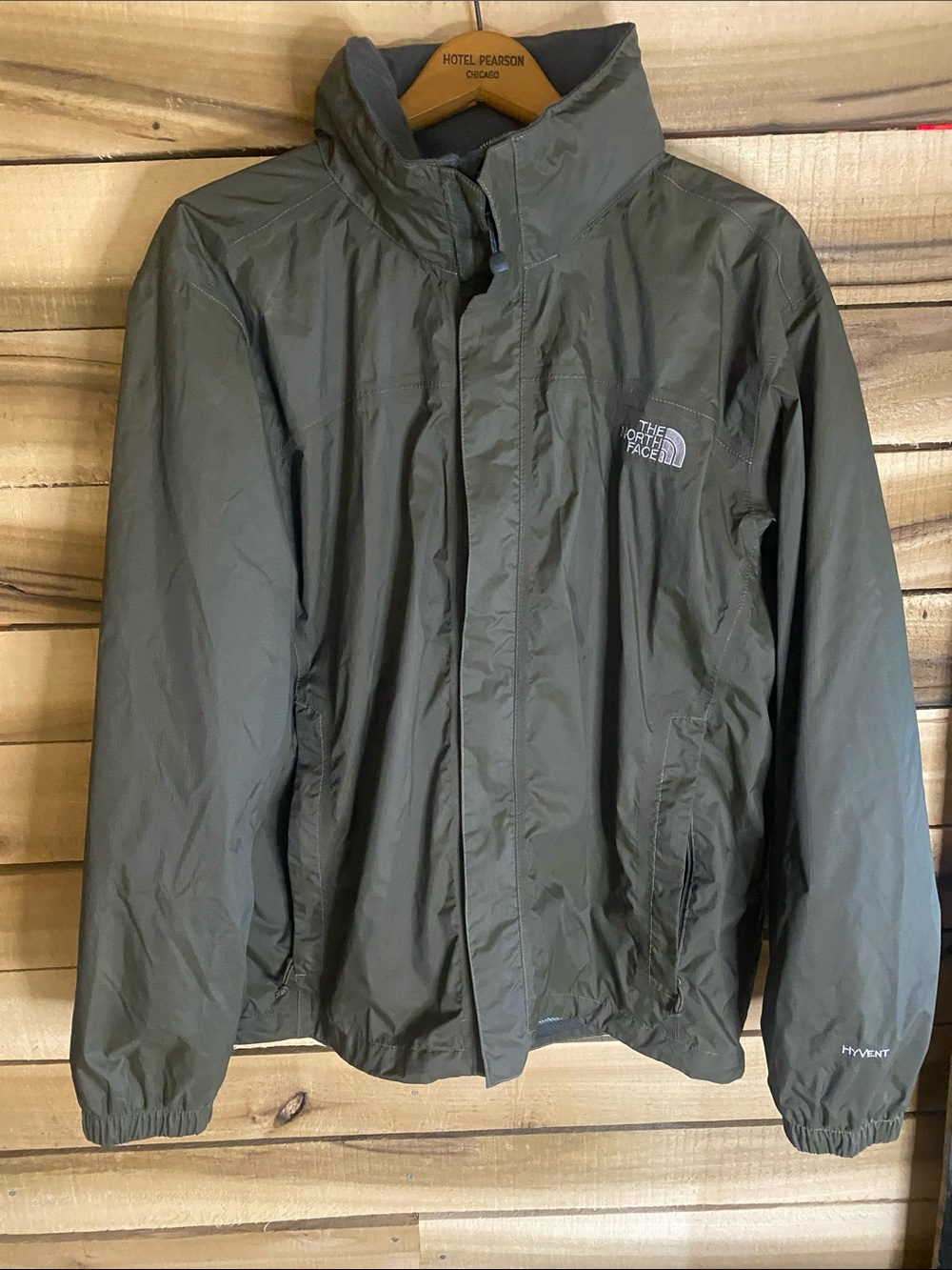 The North Face Hyvent Men's Olive hooded Rain Jacket size medium
